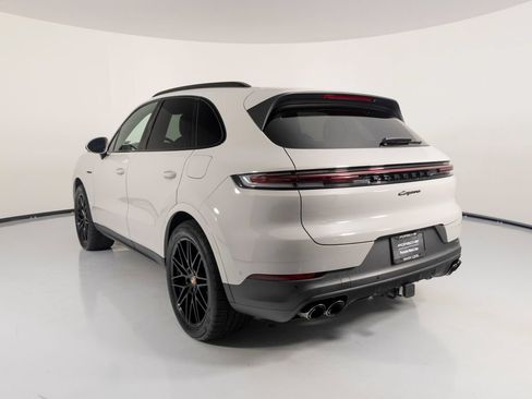 Certified 2026 Porsche Cayenne E-Hybrid AWD/4WD image 9