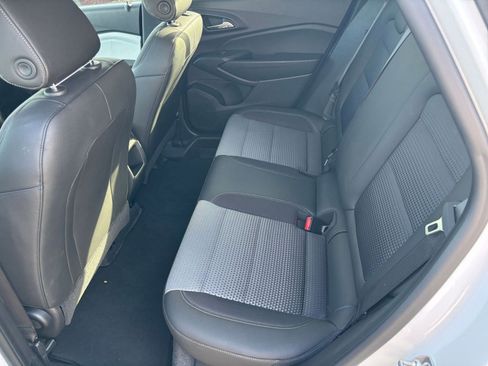 Used 2025 Chevrolet Trax LT w/ LT Convenience Package image 25