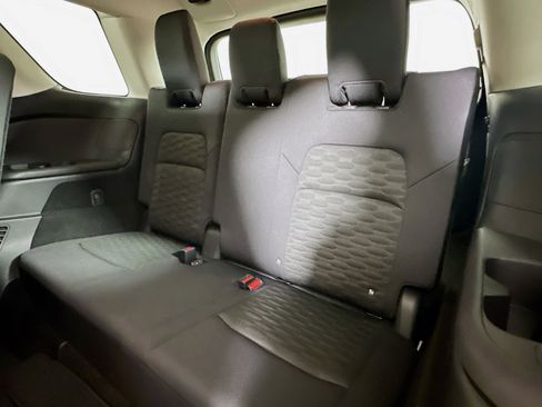 Used 2025 Nissan Pathfinder SV image 26