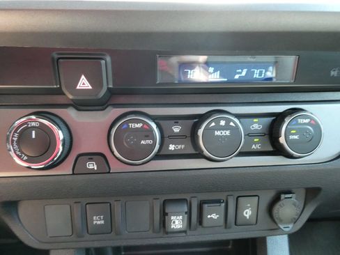 Used 2022 Toyota Tacoma TRD Off-Road AWD/4WD image 29