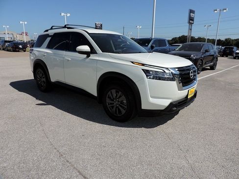 Used 2022 Nissan Pathfinder SV w/ Cargo Package FWD image 3