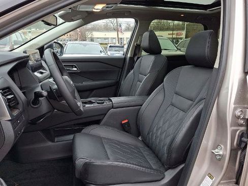 Certified 2025 Nissan Rogue Platinum image 15