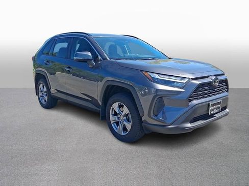 Used 2025 Toyota RAV4 XLE AWD/4WD image 3