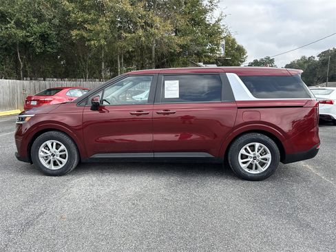 Used 2024 Kia Carnival LX image 2