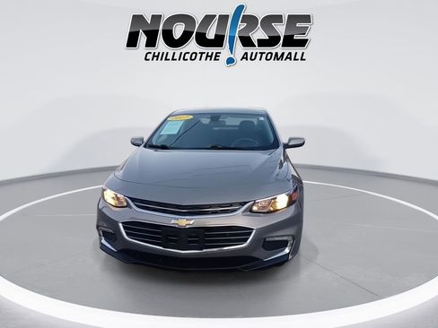 Used 2017 Chevrolet Malibu LT image 3