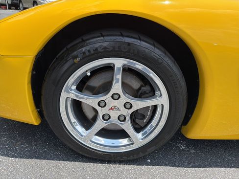 Used 2000 Chevrolet Corvette Coupe w/ Roof Pkg RWD image 11