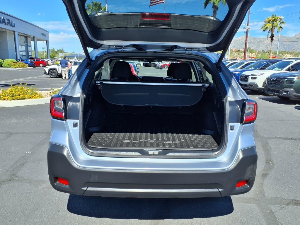Used 2025 Subaru Outback Premium AWD/4WD image 14