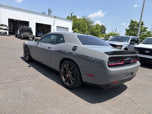 Used 2023 Dodge Challenger SRT Hellcat w/ Driver Convenience Group RWD image 3