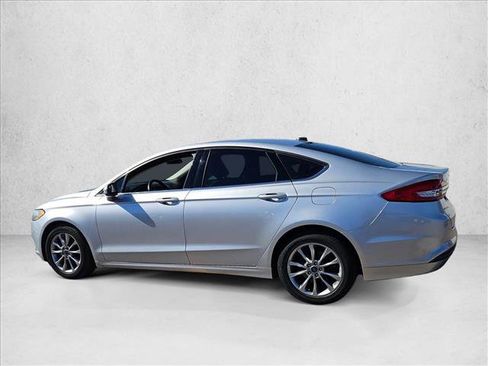 Used 2017 Ford Fusion SE w/ Fusion SE Technology Package image 6