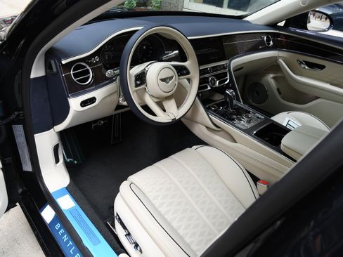 New 2025 Bentley Flying Spur Plug-In Hybrid image 13