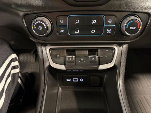 Used 2023 GMC Terrain SLE w/ Elevation Edition FWD image 23