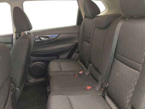 Used 2020 Nissan Rogue SV image 18