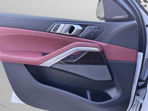 Used 2025 BMW X6 xDrive40i w/ Executive Package image 32