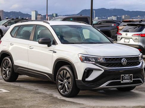 Used 2023 Volkswagen Taos S image 3