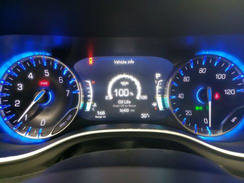 Used 2025 Chrysler Pacifica Select FWD image 18