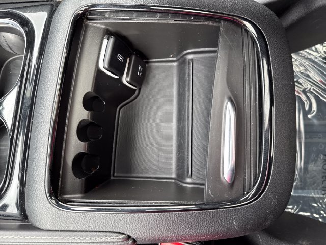 Used 2025 Chrysler Pacifica Limited FWD image 26