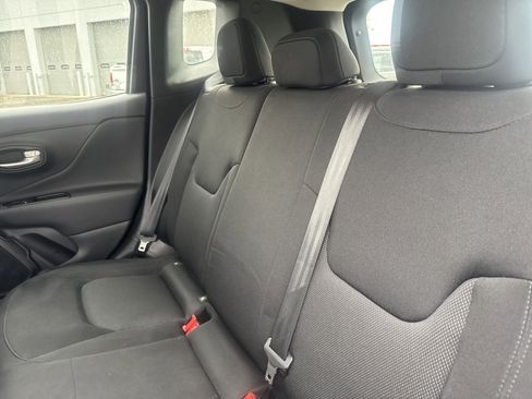 Certified 2023 Jeep Renegade Latitude image 33