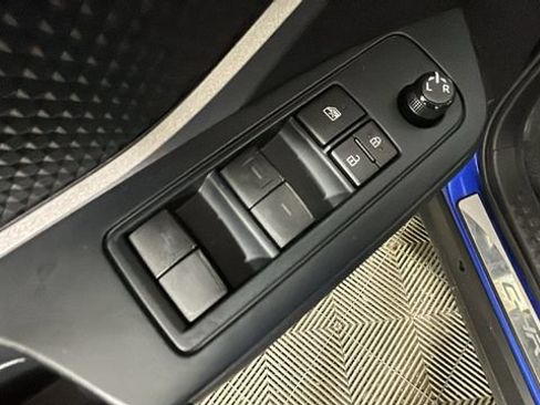 Used 2020 Toyota C-HR LE FWD image 10