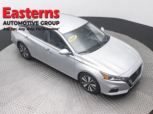 Used 2022 Nissan Altima 2.5 SV FWD image 3
