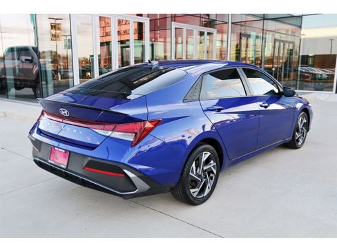 Certified 2025 Hyundai Elantra Sport image 9