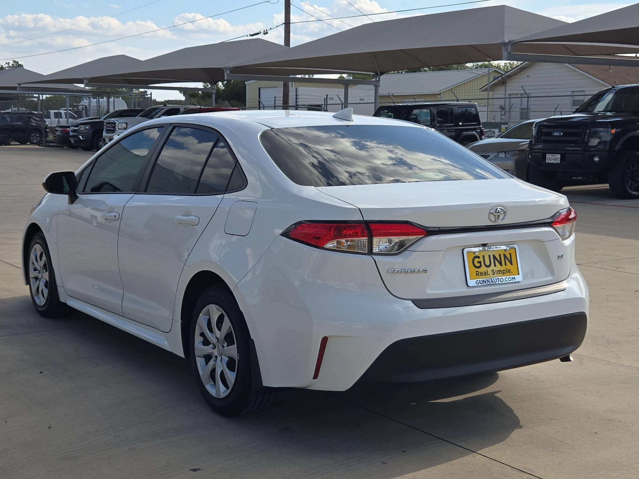 Used 2025 Toyota Corolla LE FWD image 5