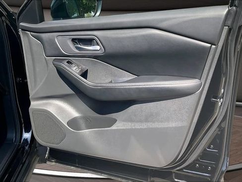 Certified 2026 Nissan Rogue SV FWD image 21