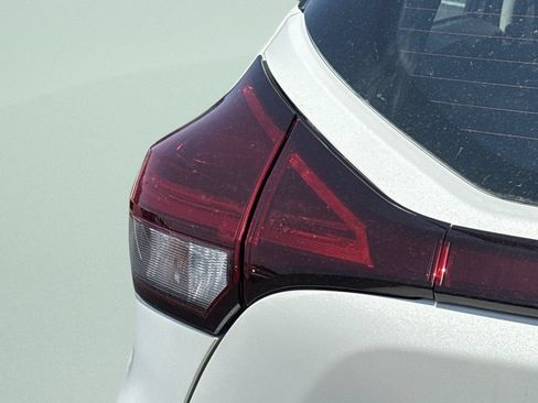 Certified 2024 Nissan Kicks SV FWD image 18