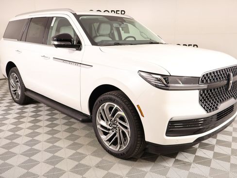 New 2026 Lincoln Navigator Premiere AWD/4WD image 1