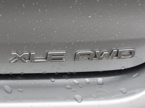 Certified 2022 Toyota Highlander XLE image 8