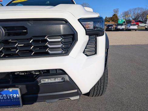 Used 2024 Toyota Tacoma TRD Off-Road image 11