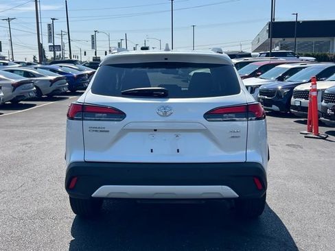 Used 2022 Toyota Corolla Cross XLE w/ Convenience Package AWD/4WD image 10