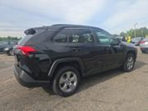 Used 2022 Toyota RAV4 XLE AWD/4WD image 3