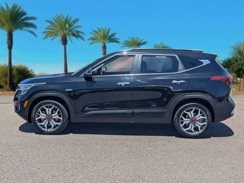 Used 2022 Kia Seltos SX w/ Sunroof Package AWD/4WD image 2