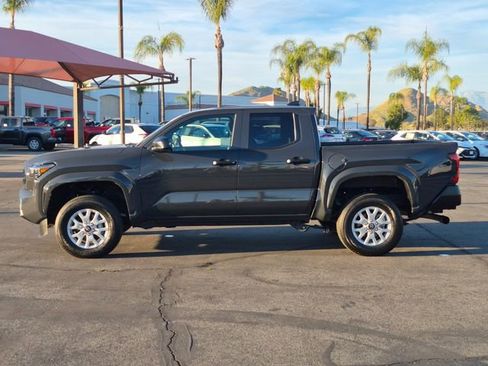 Used 2025 Toyota Tacoma SR image 9