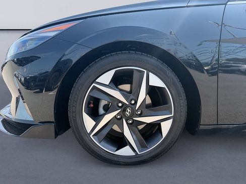 Used 2023 Hyundai Elantra Limited FWD image 9