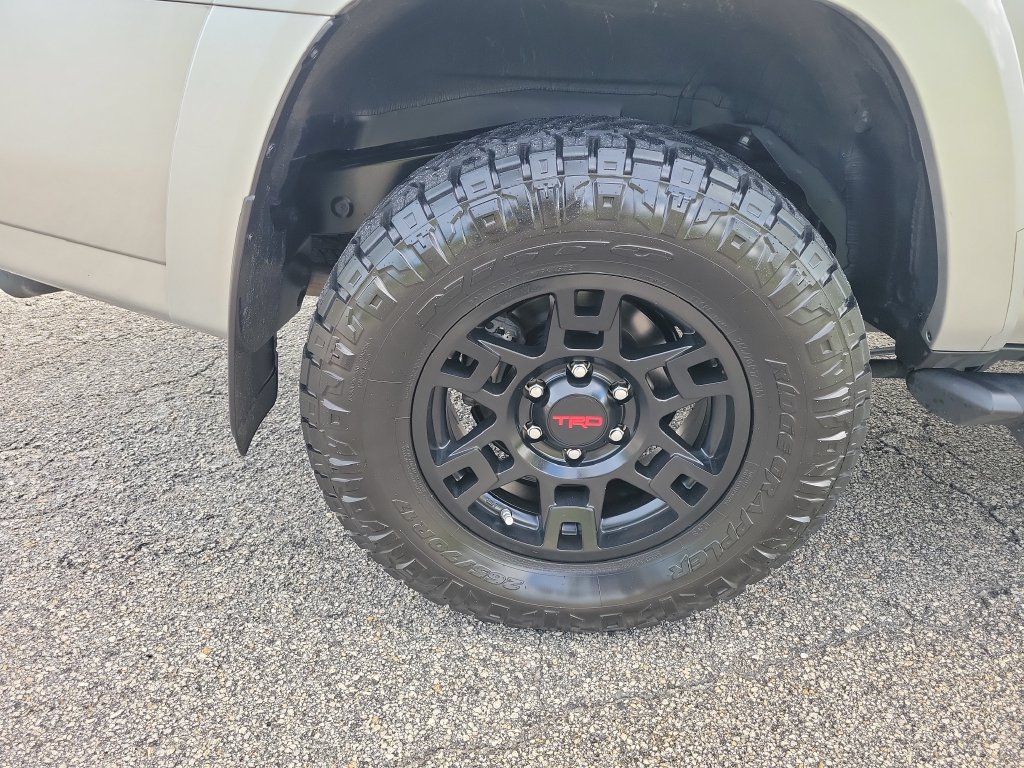 Used 2023 Toyota 4Runner TRD Off-Road Premium w/ Moonroof Package AWD/4WD image 30