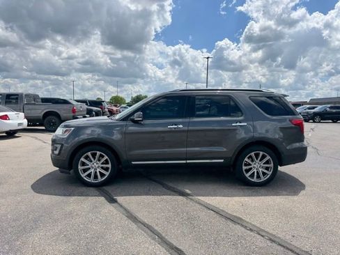 Used 2017 Ford Explorer Limited w/ Equipment Group 301A FWD image 4