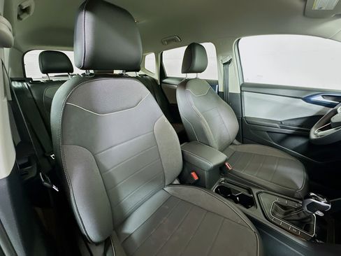 Used 2024 Volkswagen Taos SE image 25