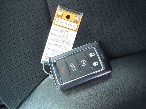 Certified 2024 Jeep Grand Cherokee Altitude AWD/4WD image 44