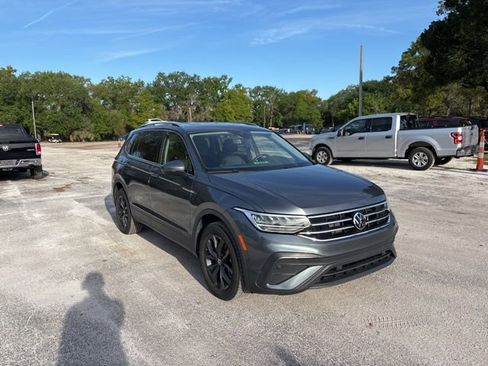 Used 2022 Volkswagen Tiguan SE image 1