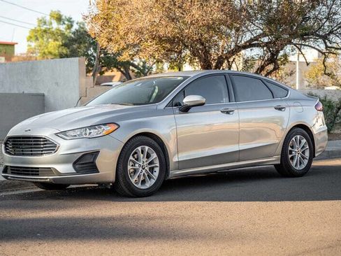 Used 2020 Ford Fusion SE image 1