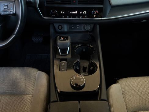 Used 2025 Nissan Rogue SV AWD/4WD image 16