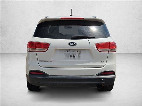 Used 2017 Kia Sorento AWD image 7
