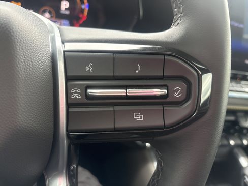 Used 2024 Chevrolet Colorado ZR2 w/ Technology Package image 18