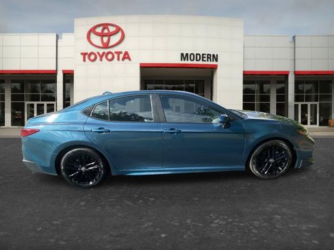 Used 2025 Toyota Camry SE FWD image 4