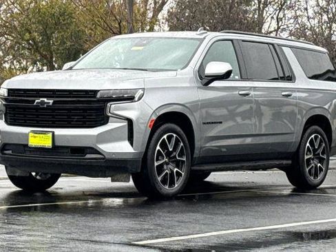 Used 2024 Chevrolet Suburban RST RWD image 16