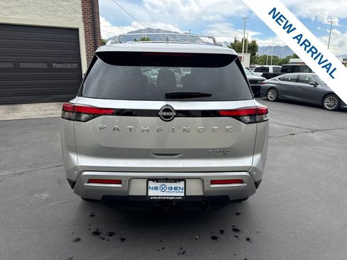 Used 2022 Nissan Pathfinder Platinum AWD/4WD image 6