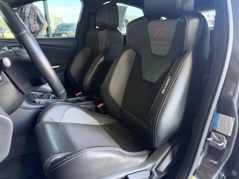 Used 2017 Ford Focus ST w/ Equipment Group 401A image 15