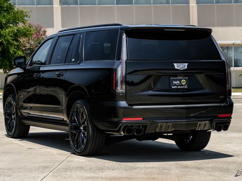 Used 2026 Cadillac Escalade ESV V w/ LPO, ONYX Package AWD/4WD image 11