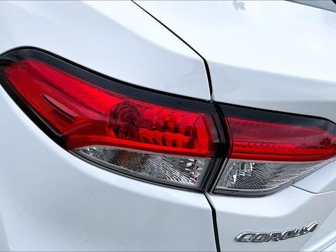 Used 2025 Toyota Corolla LE FWD image 28